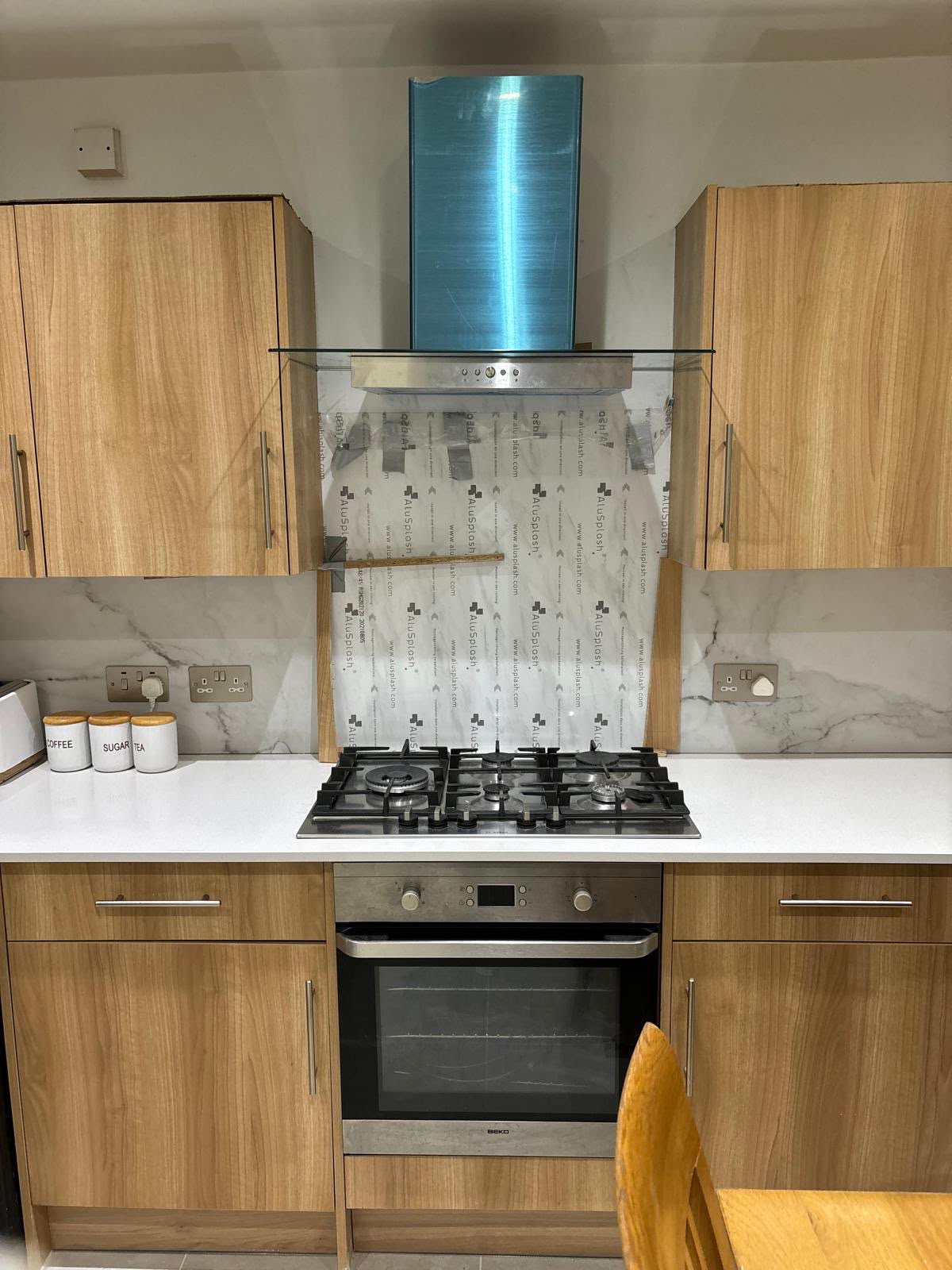 Hob and extractor hood installation